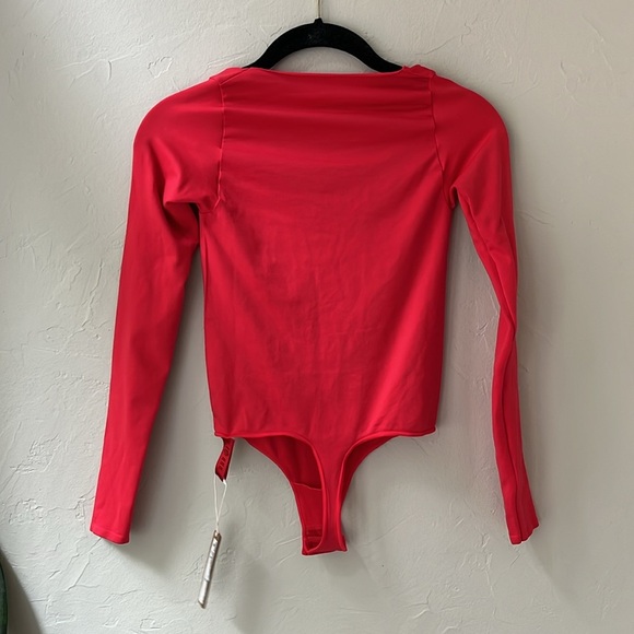 ❤️SKIMS ESSENTIAL LONG SLEEVE BODYSUIT IN RED XXS/XS S/M - Picture 2 of 6
